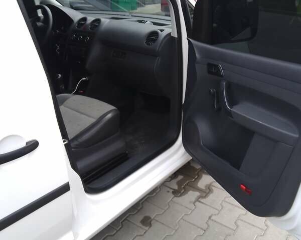 Белый Фольксваген Кадди, объемом двигателя 1.2 л и пробегом 207 тыс. км за 5280 $, фото 4 на Automoto.ua