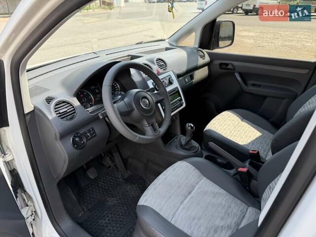 Белый Фольксваген Кадди, объемом двигателя 1.6 л и пробегом 280 тыс. км за 9000 $, фото 32 на Automoto.ua