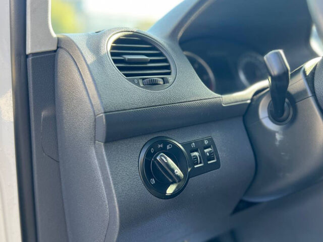 Білий Фольксваген Кадді, об'ємом двигуна 2 л та пробігом 229 тис. км за 10500 $, фото 8 на Automoto.ua