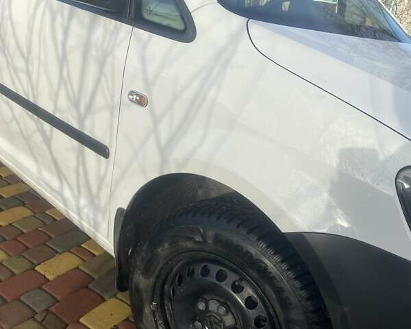 Белый Фольксваген Кадди, объемом двигателя 1.6 л и пробегом 338 тыс. км за 7500 $, фото 1 на Automoto.ua