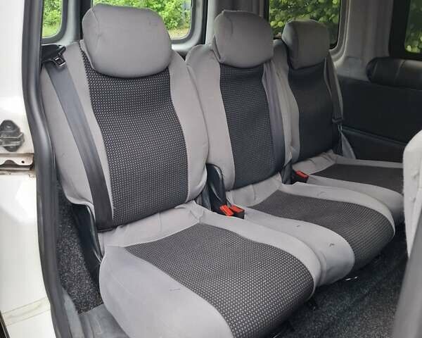 Белый Фольксваген Кадди, объемом двигателя 1.6 л и пробегом 184 тыс. км за 8500 $, фото 14 на Automoto.ua