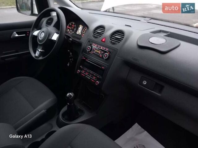 Білий Фольксваген Кадді, об'ємом двигуна 2 л та пробігом 396 тис. км за 10000 $, фото 32 на Automoto.ua