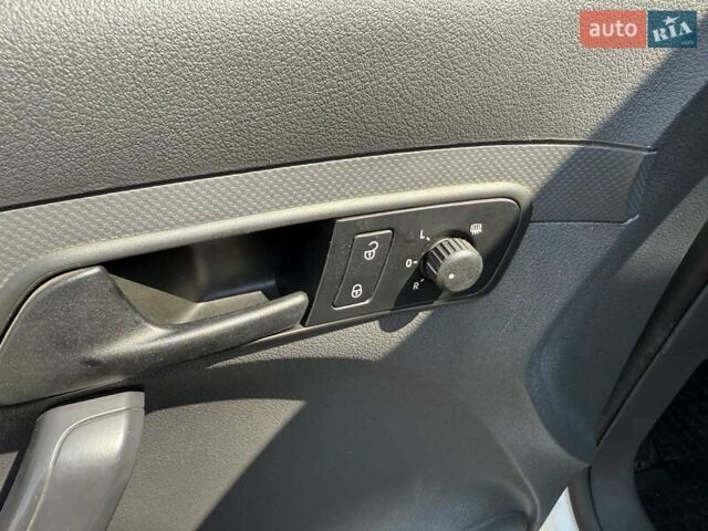 Белый Фольксваген Кадди, объемом двигателя 1.6 л и пробегом 280 тыс. км за 9000 $, фото 14 на Automoto.ua