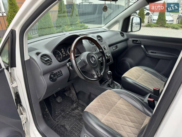 Белый Фольксваген Кадди, объемом двигателя 1.6 л и пробегом 258 тыс. км за 9350 $, фото 20 на Automoto.ua