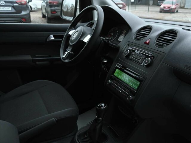 Фольксваген Кадди 2012 в Бердичеве на Automoto.ua Белый Фольксваген Кадди, объемом двигателя 2 л и пробегом 396 тыс. км за 10500 $, фото 16 на Automoto.ua