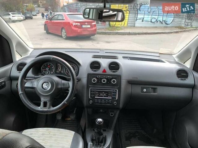 Белый Фольксваген Кадди, объемом двигателя 2 л и пробегом 195 тыс. км за 8630 $, фото 63 на Automoto.ua