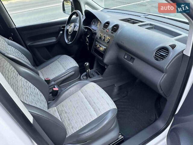 Белый Фольксваген Кадди, объемом двигателя 0 л и пробегом 185 тыс. км за 5600 $, фото 4 на Automoto.ua