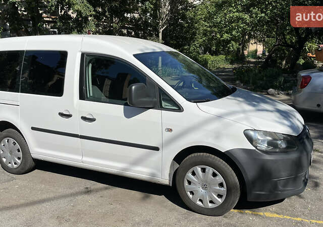 Белый Фольксваген Кадди, объемом двигателя 1.2 л и пробегом 310 тыс. км за 8000 $, фото 1 на Automoto.ua