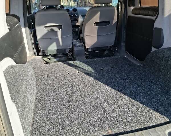 Белый Фольксваген Кадди, объемом двигателя 1.6 л и пробегом 184 тыс. км за 8500 $, фото 20 на Automoto.ua