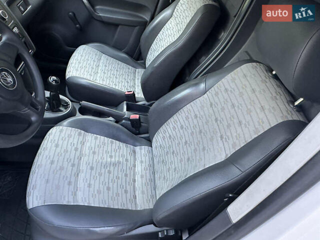 Белый Фольксваген Кадди, объемом двигателя 0 л и пробегом 185 тыс. км за 5600 $, фото 2 на Automoto.ua