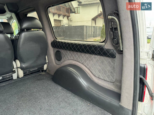 Белый Фольксваген Кадди, объемом двигателя 1.6 л и пробегом 258 тыс. км за 9350 $, фото 33 на Automoto.ua