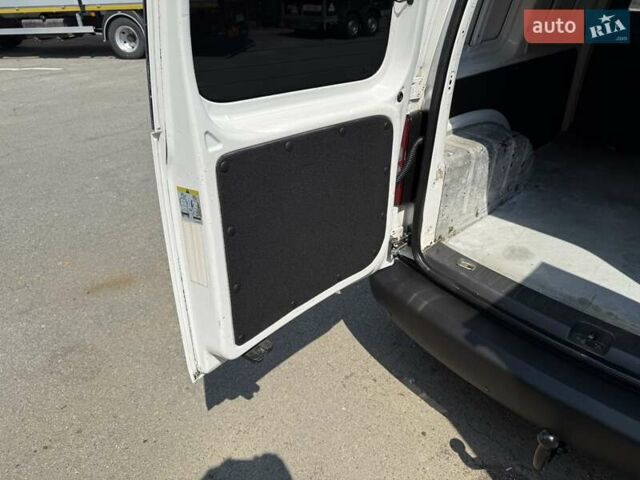 Белый Фольксваген Кадди, объемом двигателя 1.6 л и пробегом 280 тыс. км за 9000 $, фото 19 на Automoto.ua