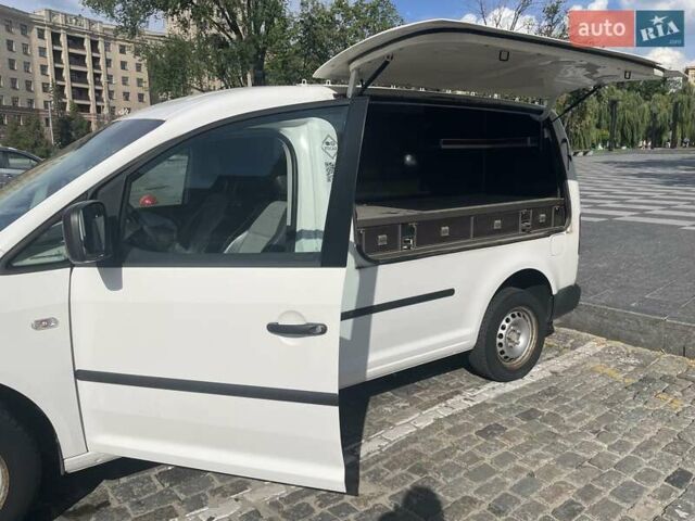 Білий Фольксваген Кадді, об'ємом двигуна 1.6 л та пробігом 160 тис. км за 8900 $, фото 3 на Automoto.ua