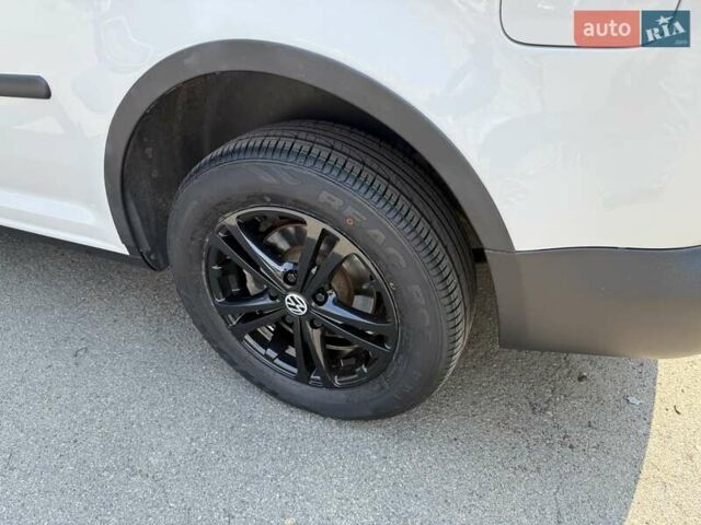 Белый Фольксваген Кадди, объемом двигателя 1.6 л и пробегом 280 тыс. км за 9000 $, фото 18 на Automoto.ua