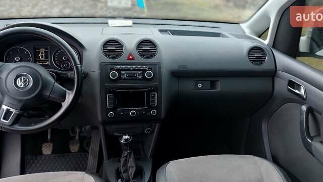 Белый Фольксваген Кадди, объемом двигателя 1.6 л и пробегом 126 тыс. км за 10200 $, фото 6 на Automoto.ua