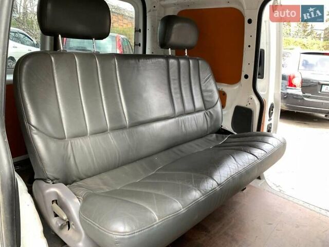 Белый Фольксваген Кадди, объемом двигателя 2 л и пробегом 195 тыс. км за 8630 $, фото 52 на Automoto.ua