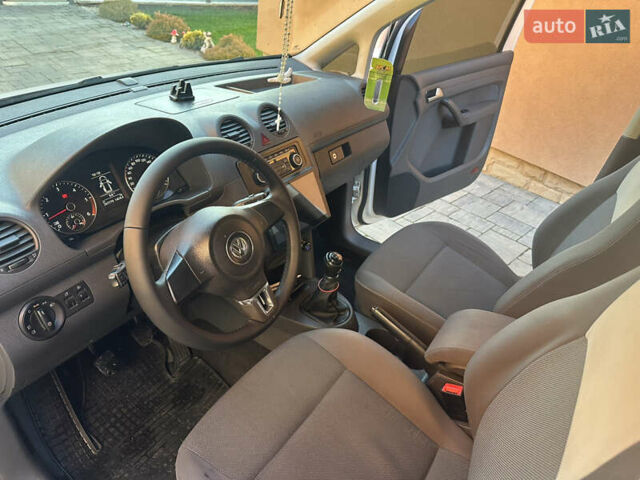 Белый Фольксваген Кадди, объемом двигателя 1.6 л и пробегом 268 тыс. км за 10199 $, фото 6 на Automoto.ua