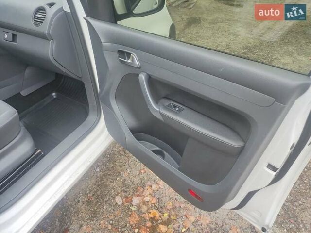 Білий Фольксваген Кадді, об'ємом двигуна 1.6 л та пробігом 265 тис. км за 8900 $, фото 17 на Automoto.ua