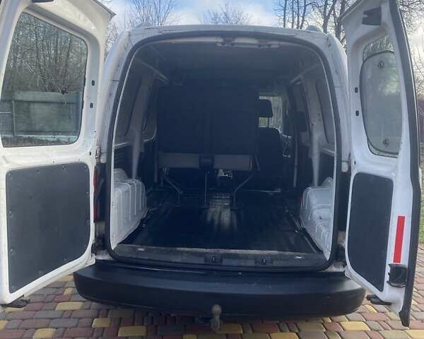 Белый Фольксваген Кадди, объемом двигателя 1.6 л и пробегом 338 тыс. км за 7500 $, фото 4 на Automoto.ua