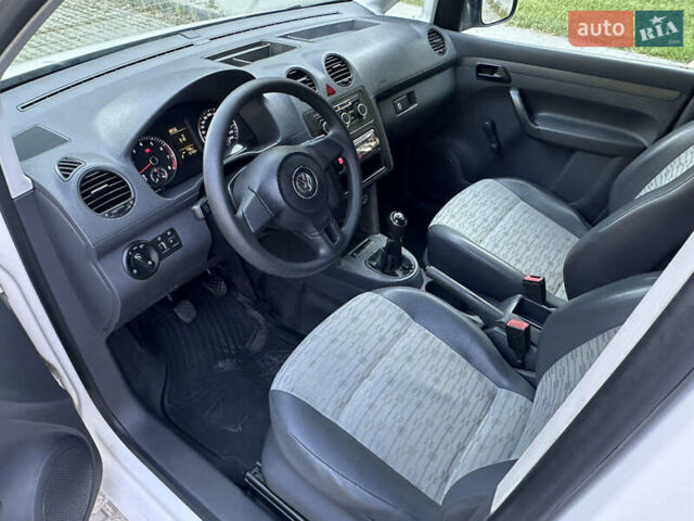 Белый Фольксваген Кадди, объемом двигателя 0 л и пробегом 185 тыс. км за 5600 $, фото 1 на Automoto.ua