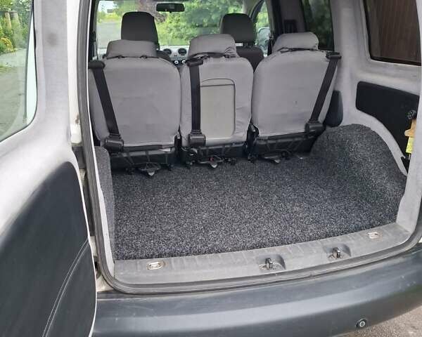 Белый Фольксваген Кадди, объемом двигателя 1.6 л и пробегом 184 тыс. км за 8500 $, фото 2 на Automoto.ua