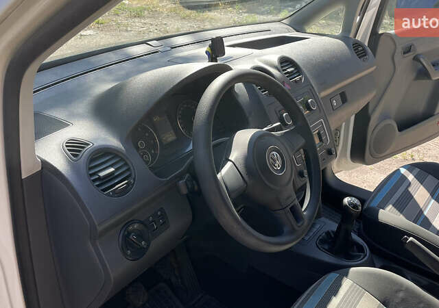 Белый Фольксваген Кадди, объемом двигателя 1.2 л и пробегом 310 тыс. км за 8000 $, фото 8 на Automoto.ua