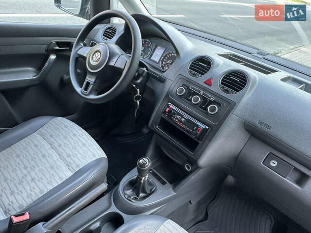 Белый Фольксваген Кадди, объемом двигателя 0 л и пробегом 185 тыс. км за 5600 $, фото 3 на Automoto.ua