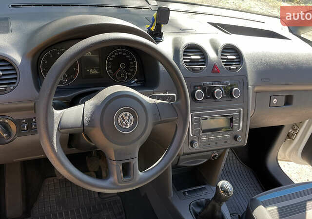 Белый Фольксваген Кадди, объемом двигателя 1.2 л и пробегом 310 тыс. км за 8000 $, фото 9 на Automoto.ua