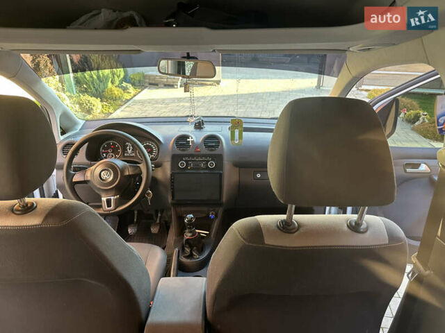 Белый Фольксваген Кадди, объемом двигателя 1.6 л и пробегом 268 тыс. км за 10199 $, фото 3 на Automoto.ua