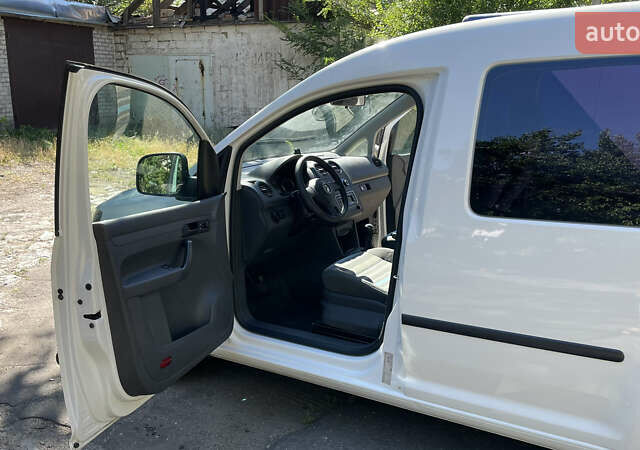 Белый Фольксваген Кадди, объемом двигателя 1.2 л и пробегом 310 тыс. км за 8000 $, фото 7 на Automoto.ua