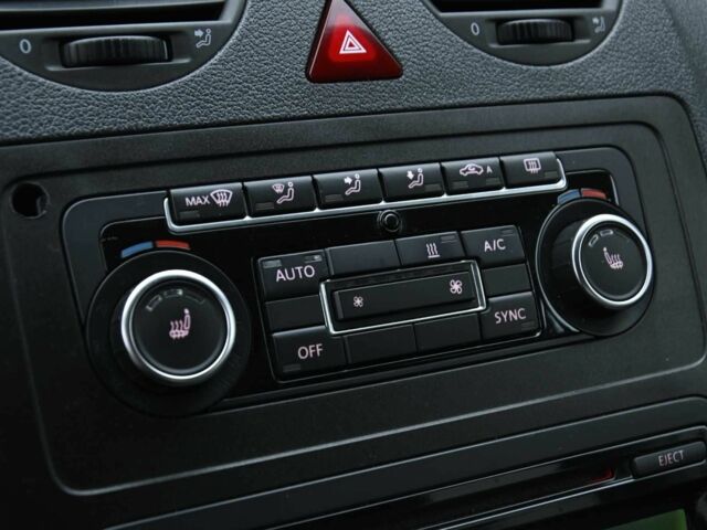 Фольксваген Кадди 2012 в Бердичеве на Automoto.ua Белый Фольксваген Кадди, объемом двигателя 2 л и пробегом 396 тыс. км за 10500 $, фото 9 на Automoto.ua