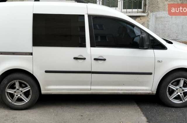 Білий Фольксваген Кадді, об'ємом двигуна 1.6 л та пробігом 280 тис. км за 8000 $, фото 1 на Automoto.ua