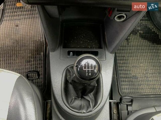 Белый Фольксваген Кадди, объемом двигателя 2 л и пробегом 195 тыс. км за 8630 $, фото 60 на Automoto.ua