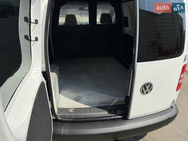 Белый Фольксваген Кадди, объемом двигателя 1.6 л и пробегом 280 тыс. км за 9000 $, фото 30 на Automoto.ua