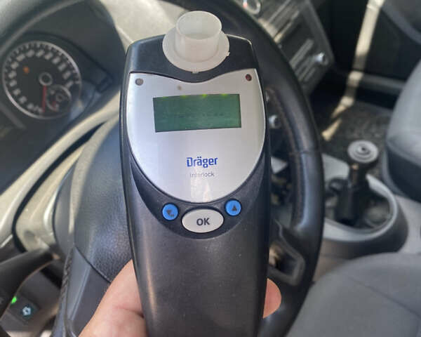 Білий Фольксваген Кадді, об'ємом двигуна 1.6 л та пробігом 256 тис. км за 7400 $, фото 10 на Automoto.ua