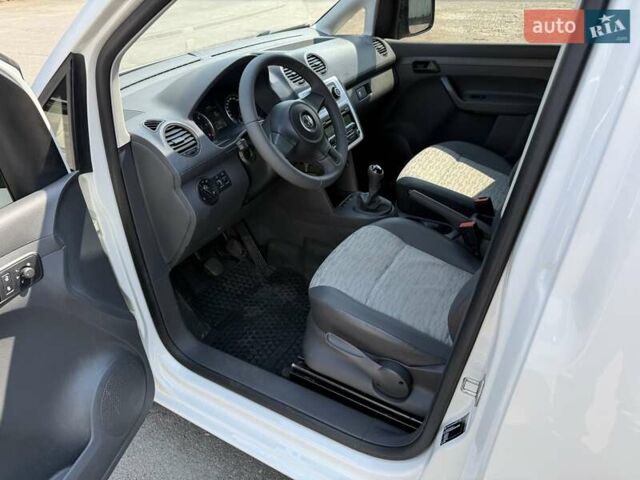 Белый Фольксваген Кадди, объемом двигателя 1.6 л и пробегом 280 тыс. км за 9000 $, фото 13 на Automoto.ua