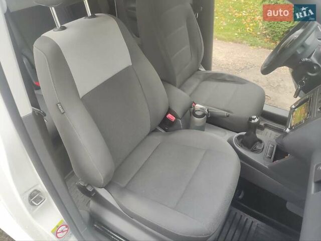 Білий Фольксваген Кадді, об'ємом двигуна 1.6 л та пробігом 265 тис. км за 8900 $, фото 21 на Automoto.ua