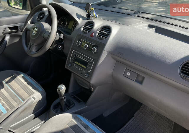 Белый Фольксваген Кадди, объемом двигателя 1.2 л и пробегом 310 тыс. км за 8000 $, фото 12 на Automoto.ua