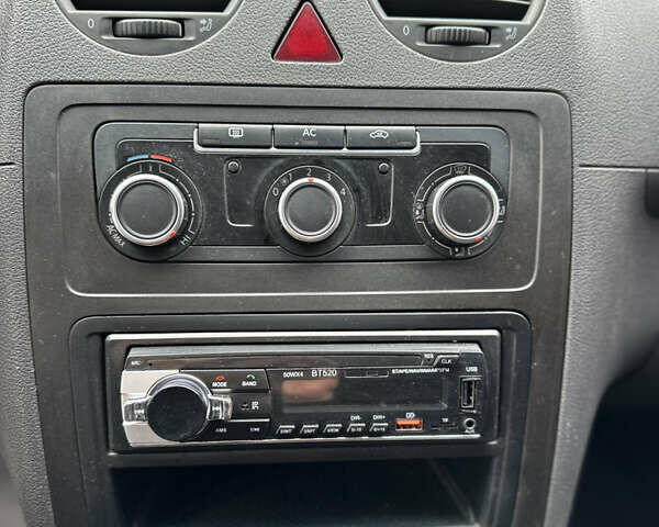 Білий Фольксваген Кадді, об'ємом двигуна 1.6 л та пробігом 260 тис. км за 6000 $, фото 6 на Automoto.ua