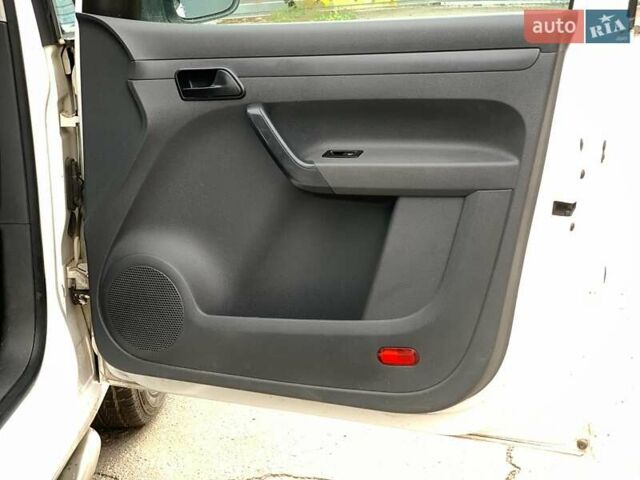 Белый Фольксваген Кадди, объемом двигателя 2 л и пробегом 195 тыс. км за 8630 $, фото 19 на Automoto.ua