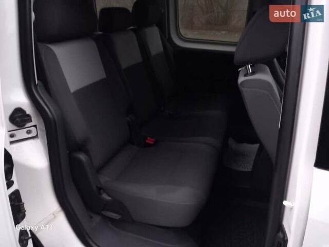 Білий Фольксваген Кадді, об'ємом двигуна 2 л та пробігом 396 тис. км за 10000 $, фото 38 на Automoto.ua