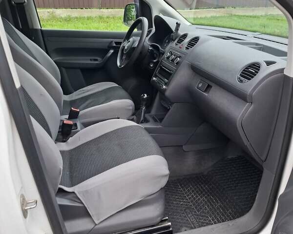 Белый Фольксваген Кадди, объемом двигателя 1.6 л и пробегом 184 тыс. км за 8500 $, фото 19 на Automoto.ua