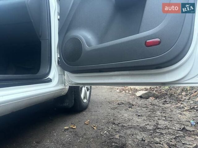 Белый Фольксваген Кадди, объемом двигателя 1.6 л и пробегом 325 тыс. км за 8900 $, фото 15 на Automoto.ua