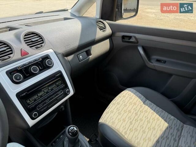 Белый Фольксваген Кадди, объемом двигателя 1.6 л и пробегом 280 тыс. км за 9000 $, фото 17 на Automoto.ua