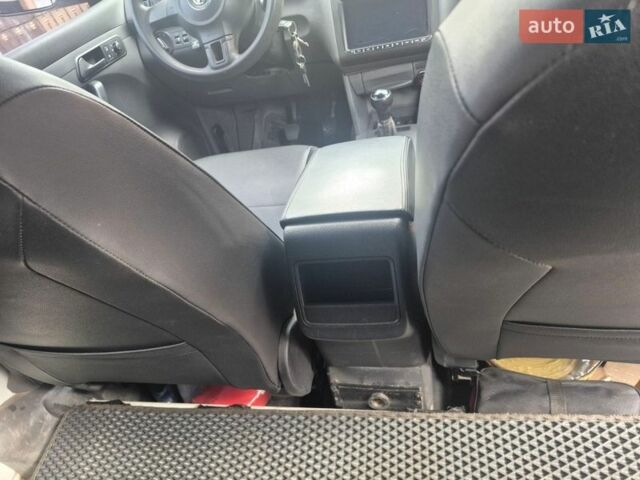 Белый Фольксваген Кадди, объемом двигателя 1.2 л и пробегом 385 тыс. км за 7500 $, фото 22 на Automoto.ua