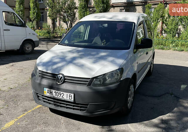 Белый Фольксваген Кадди, объемом двигателя 1.2 л и пробегом 310 тыс. км за 8000 $, фото 2 на Automoto.ua