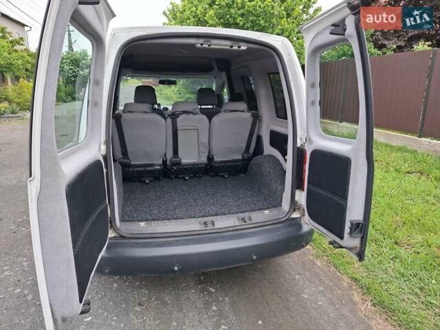 Белый Фольксваген Кадди, объемом двигателя 1.6 л и пробегом 184 тыс. км за 8500 $, фото 1 на Automoto.ua