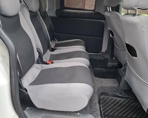 Белый Фольксваген Кадди, объемом двигателя 1.6 л и пробегом 184 тыс. км за 8500 $, фото 16 на Automoto.ua