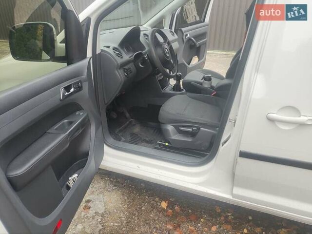 Білий Фольксваген Кадді, об'ємом двигуна 1.6 л та пробігом 265 тис. км за 8900 $, фото 13 на Automoto.ua