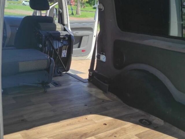 Белый Фольксваген Кадди, объемом двигателя 2 л и пробегом 220 тыс. км за 10000 $, фото 5 на Automoto.ua